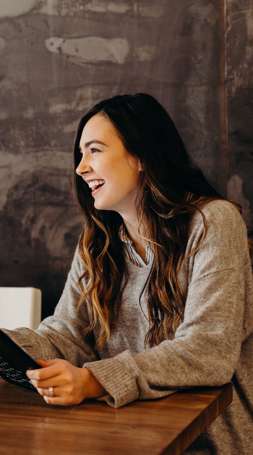 brooke-cagle-JBwcenOuRCg-unsplash_1920h Alison with dog